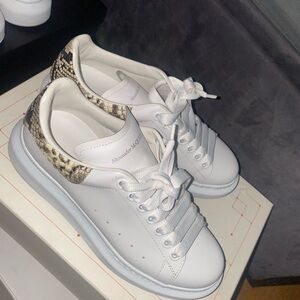 Alexander McQueen Platform sneaker.